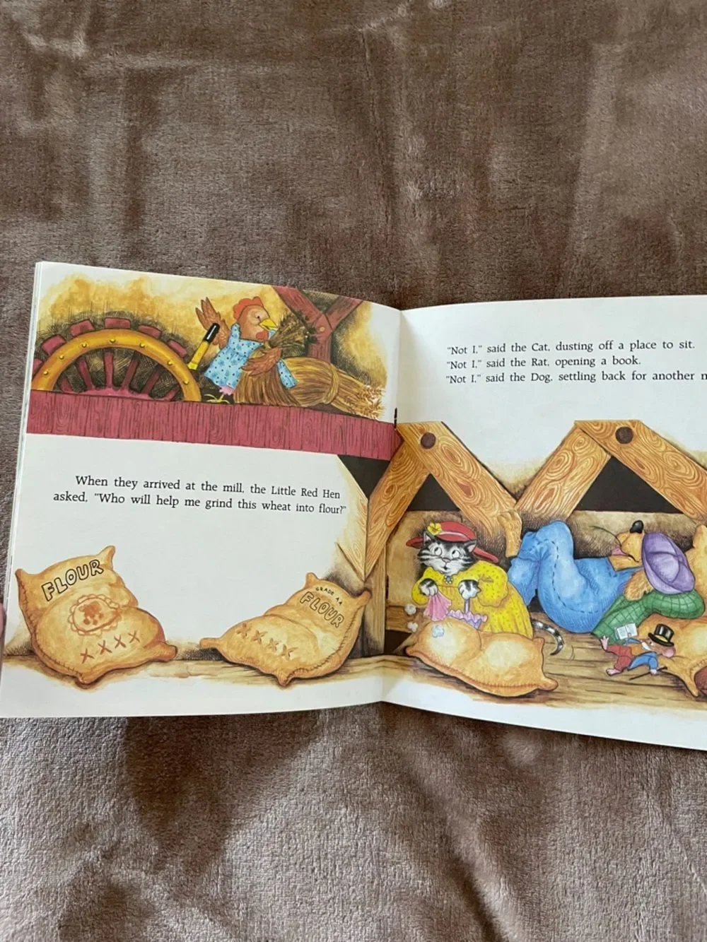 Merrigold Press The Little Red Hen Illustrated Book - Green & White Cover